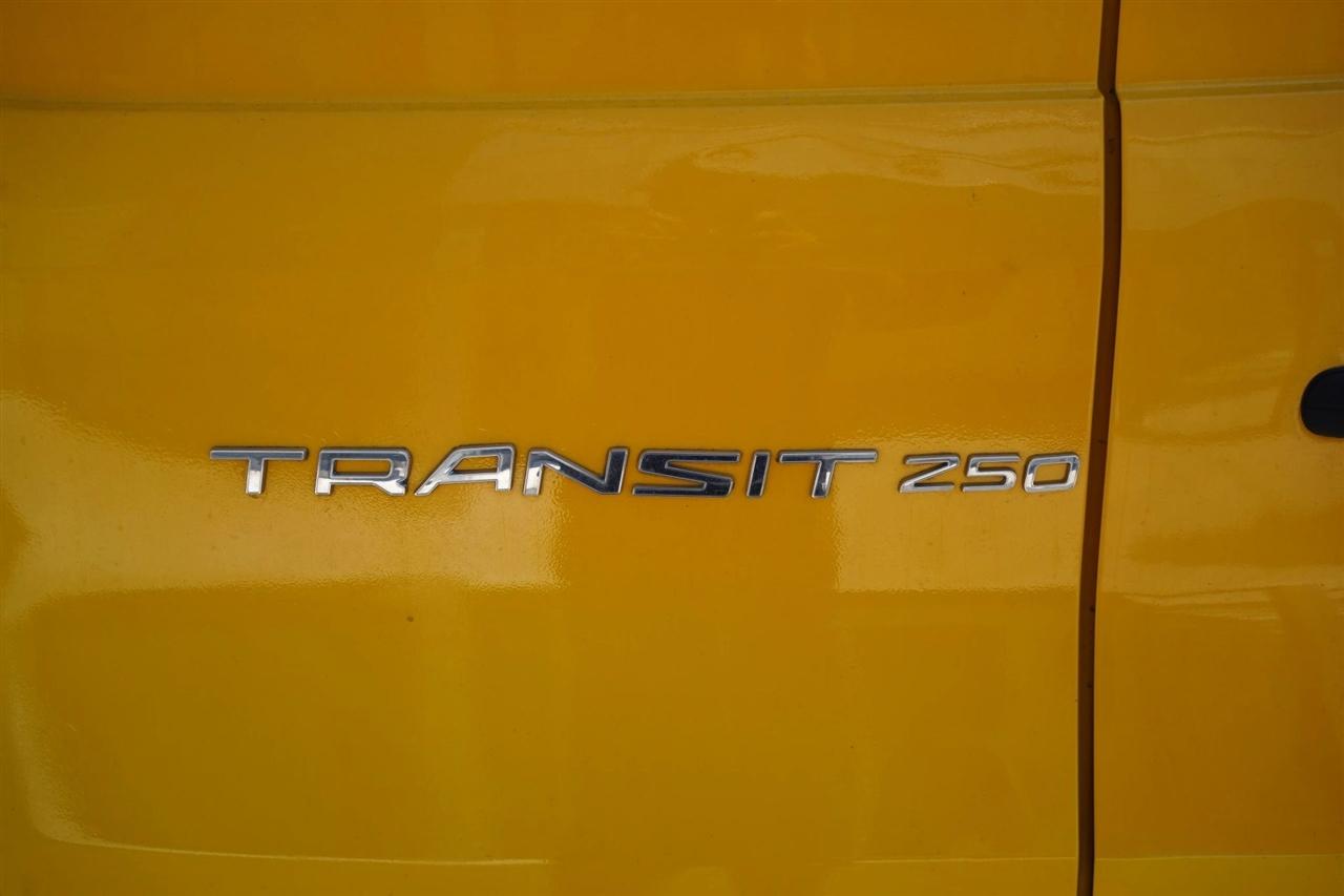 Ford Transit 250 Van Low Roof w/Sliding Pass. 130-in. WB 2021