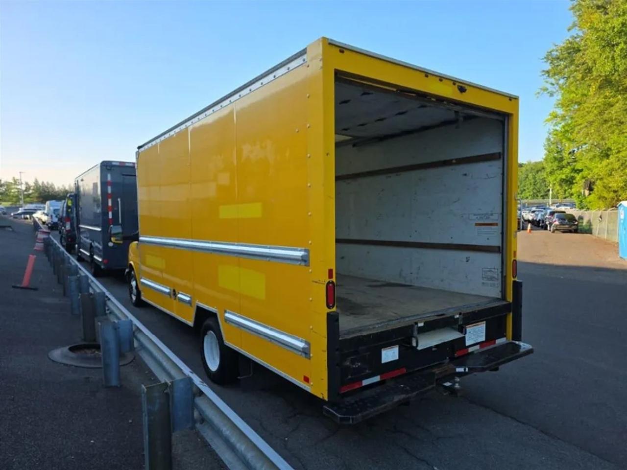 GMC Savana G3500 177 in. 2021
