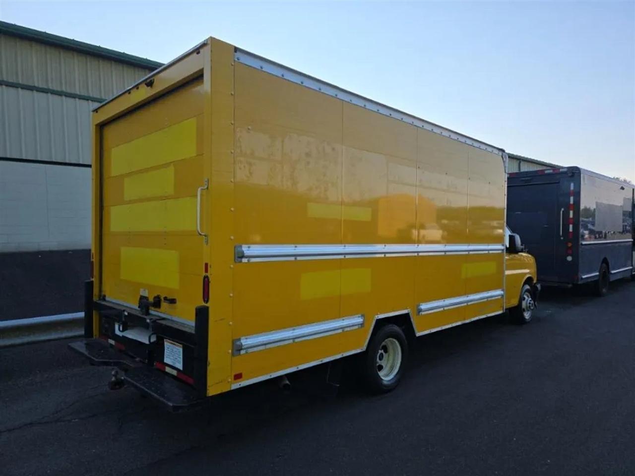 GMC Savana G3500 177 in. 2021