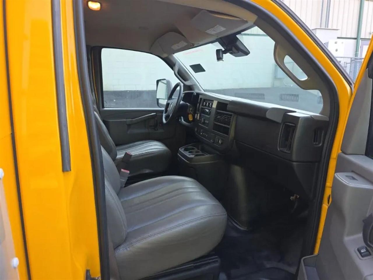 GMC Savana G3500 177 in. 2021