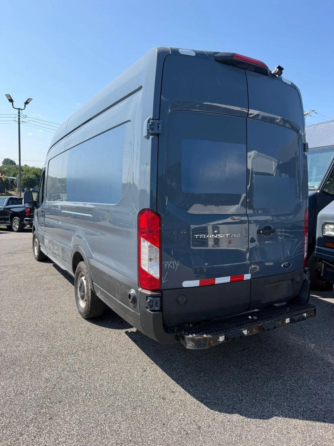 Ford Transit 250 Van High Roof w/Sliding Pass. 148-in. WB EL 2020