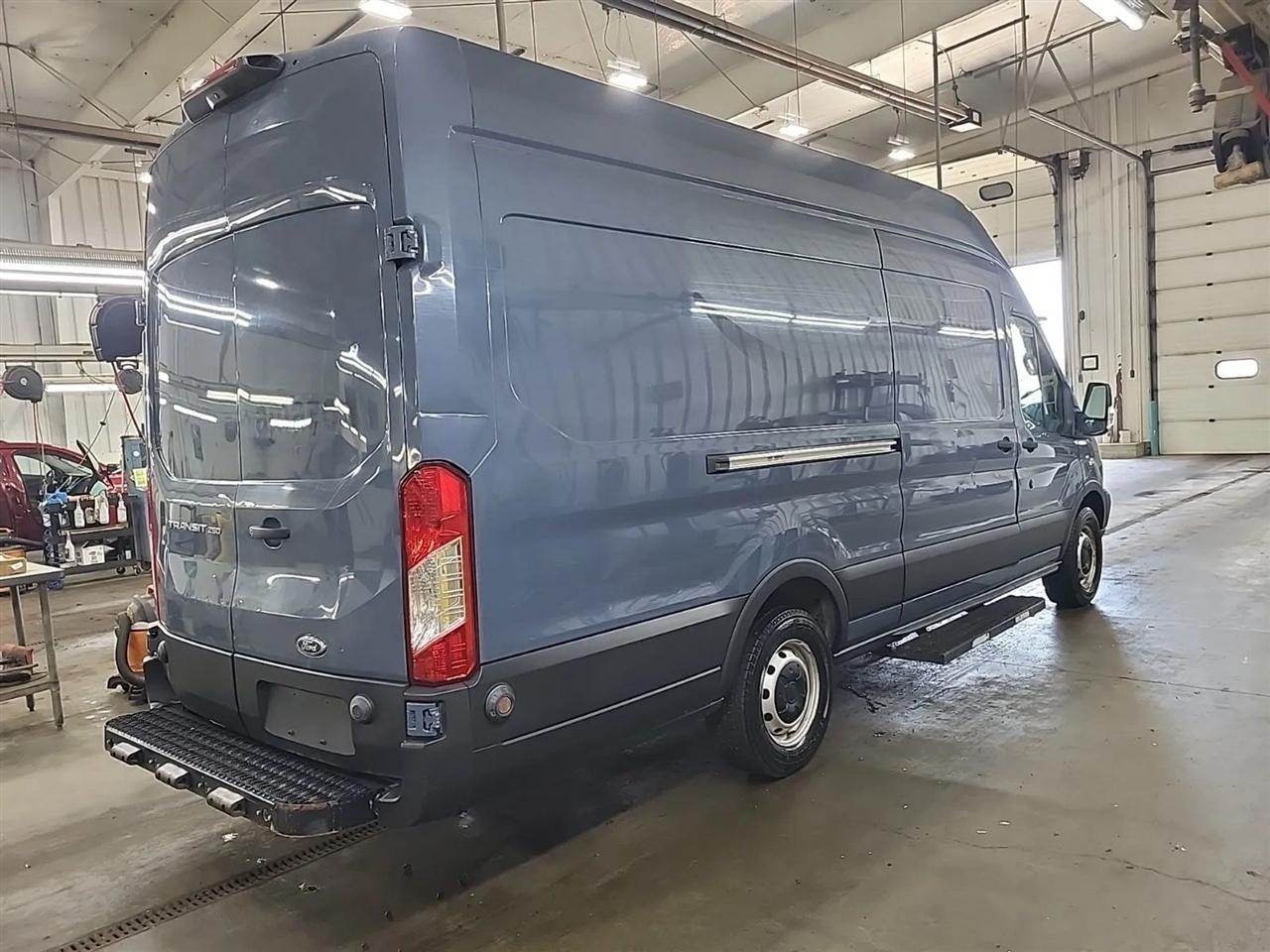 Ford Transit 250 Van High Roof w/Sliding Pass. 148-in. WB EL 2019