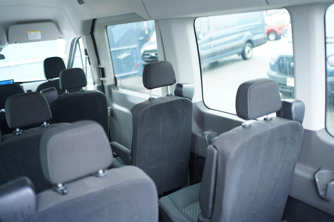 Ford Transit 350 Wagon Med. Roof XL w/Sliding Pass. 148-in. WB 2023