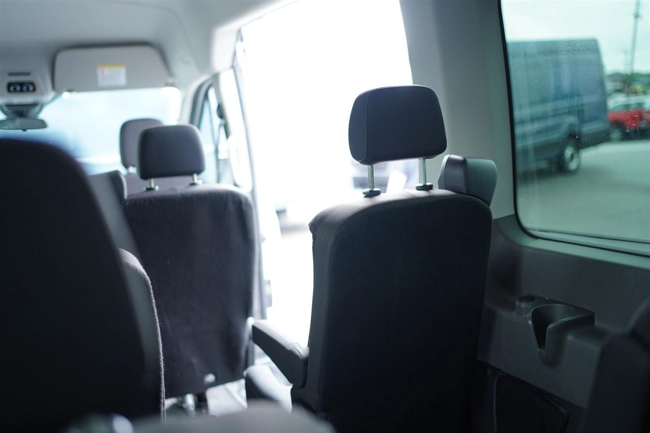 Ford Transit 350 Wagon Med. Roof XL w/Sliding Pass. 148-in. WB 2023
