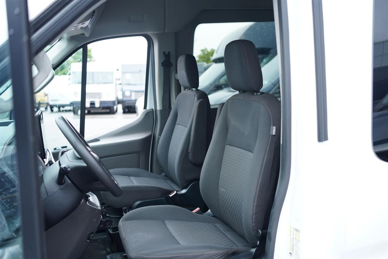 Ford Transit 350 Wagon Med. Roof XL w/Sliding Pass. 148-in. WB 2023