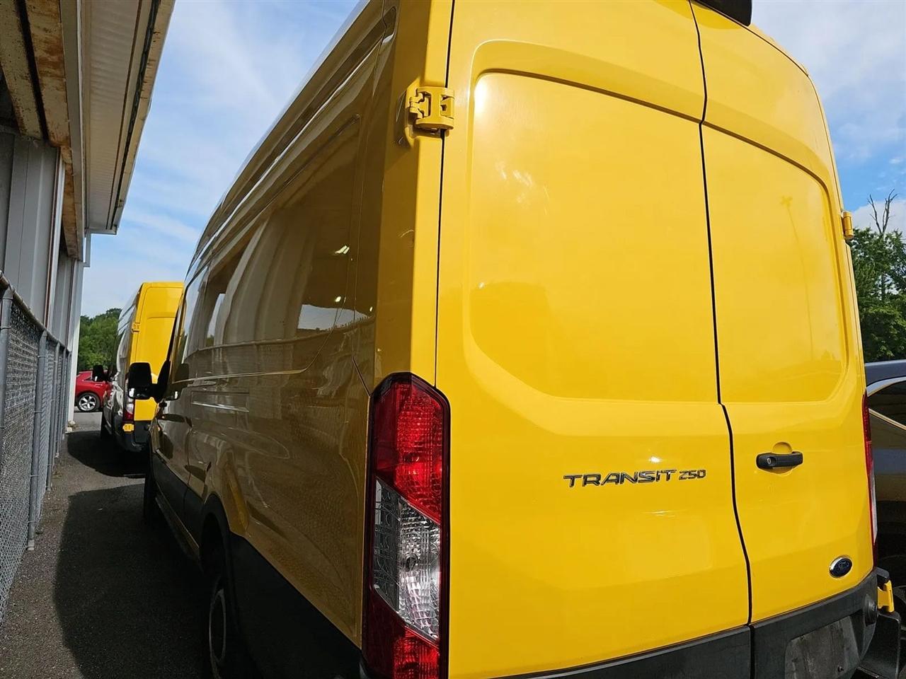 Ford Transit 250 Van High Roof w/Sliding Pass. 148-in. WB EL 2021