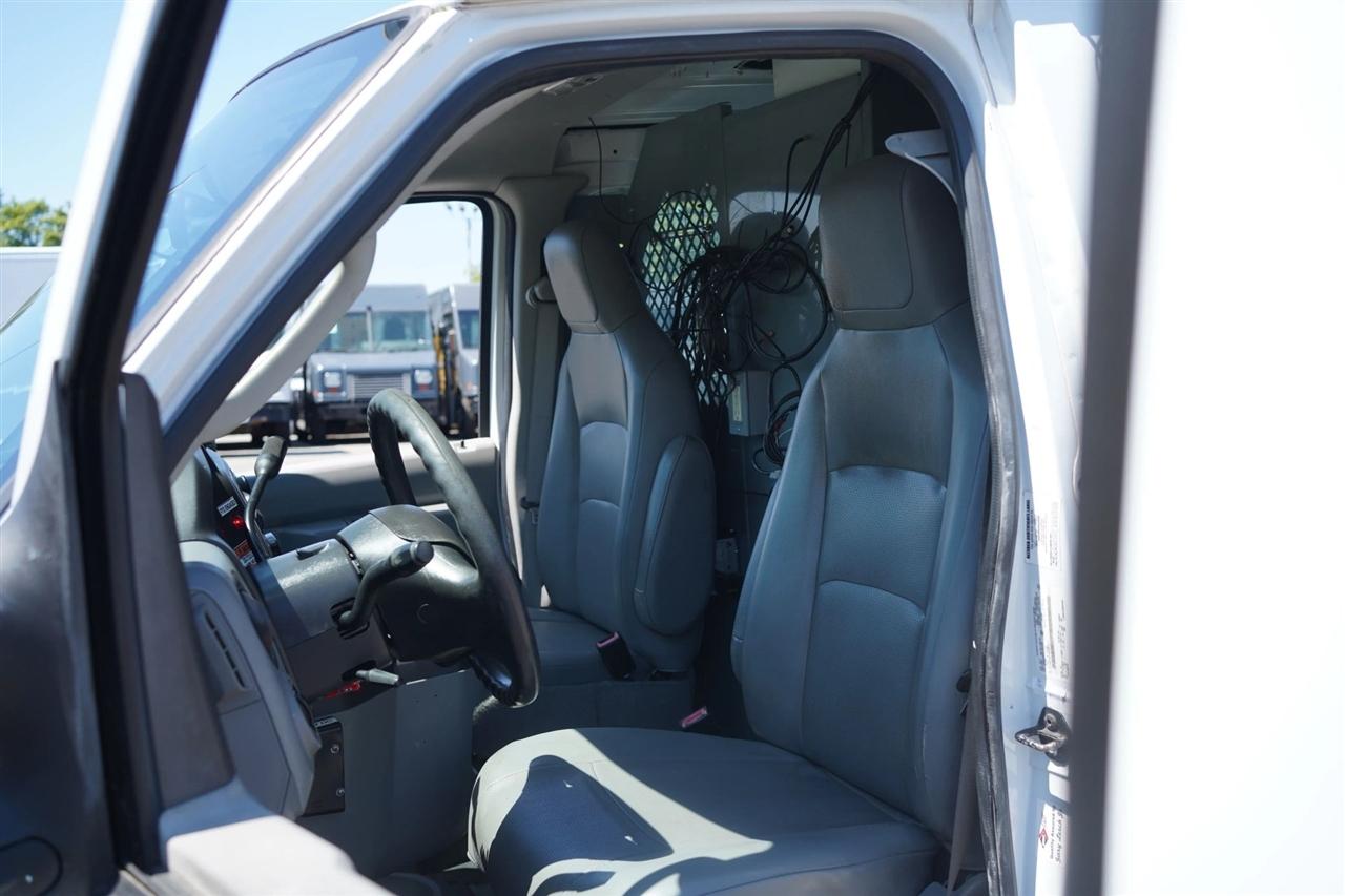 Ford Econoline E-350 Super Duty 2013