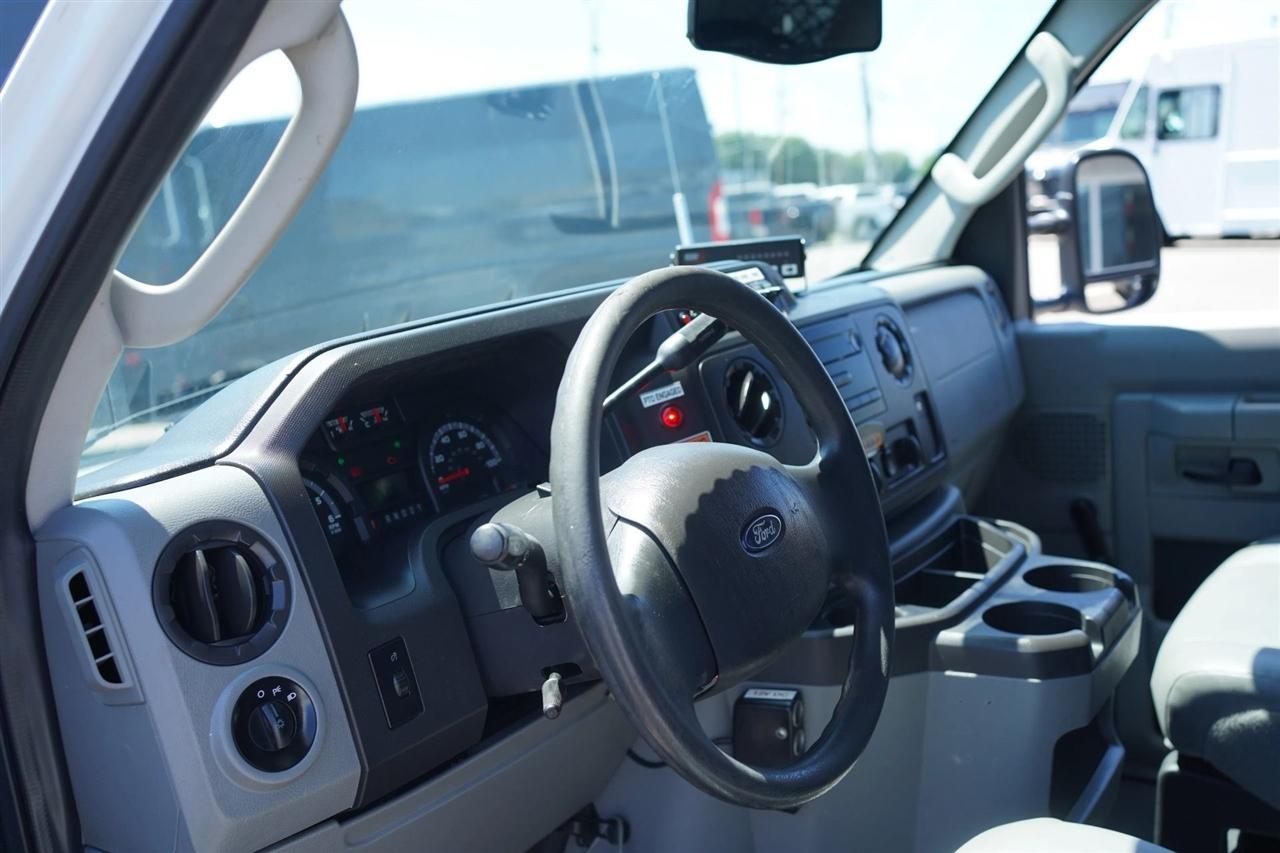Ford Econoline E-350 Super Duty 2013