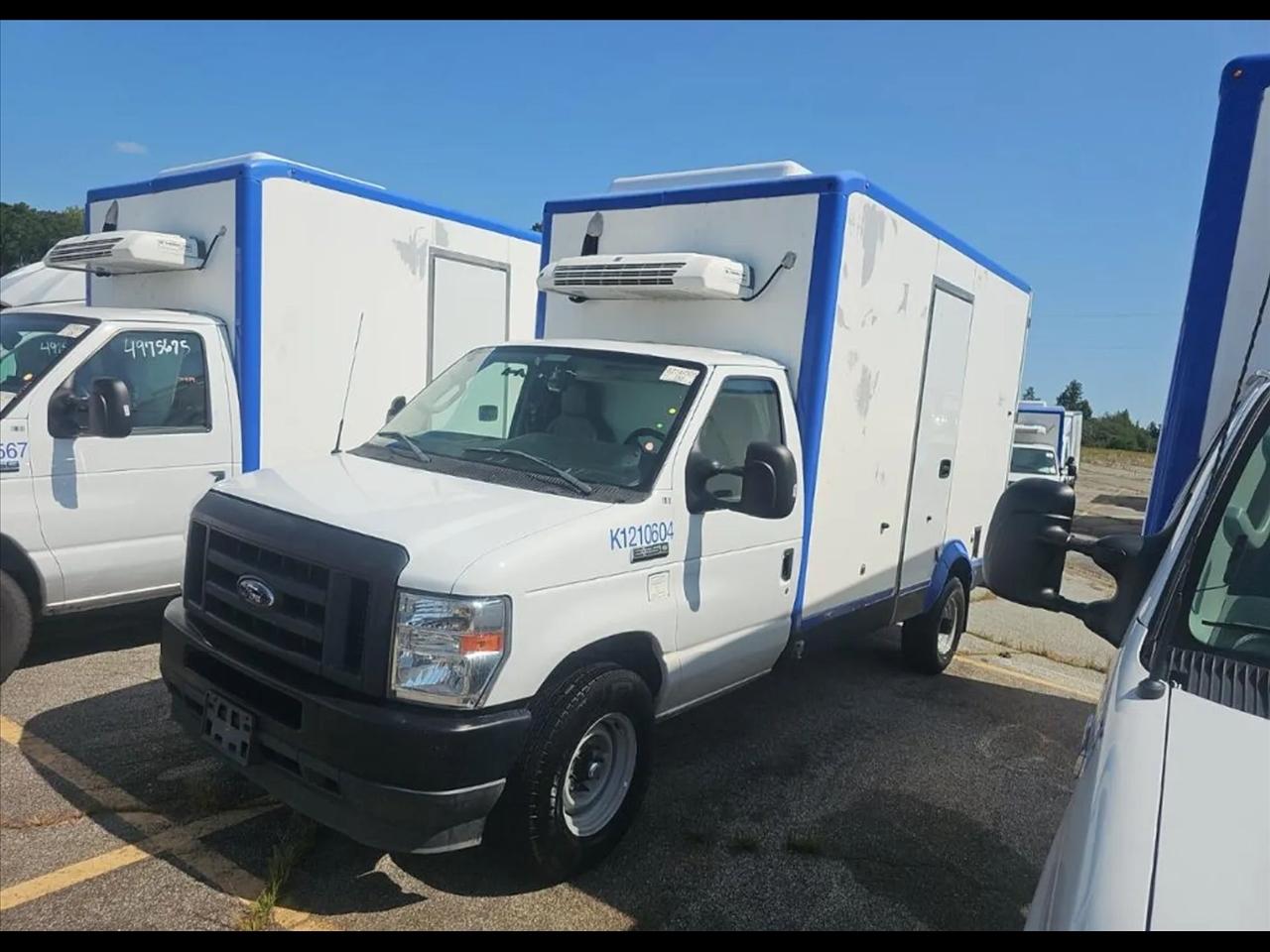 Ford Econoline E-350 Super Duty 2023