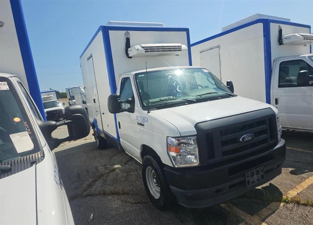 Ford Econoline E-350 Super Duty 2023