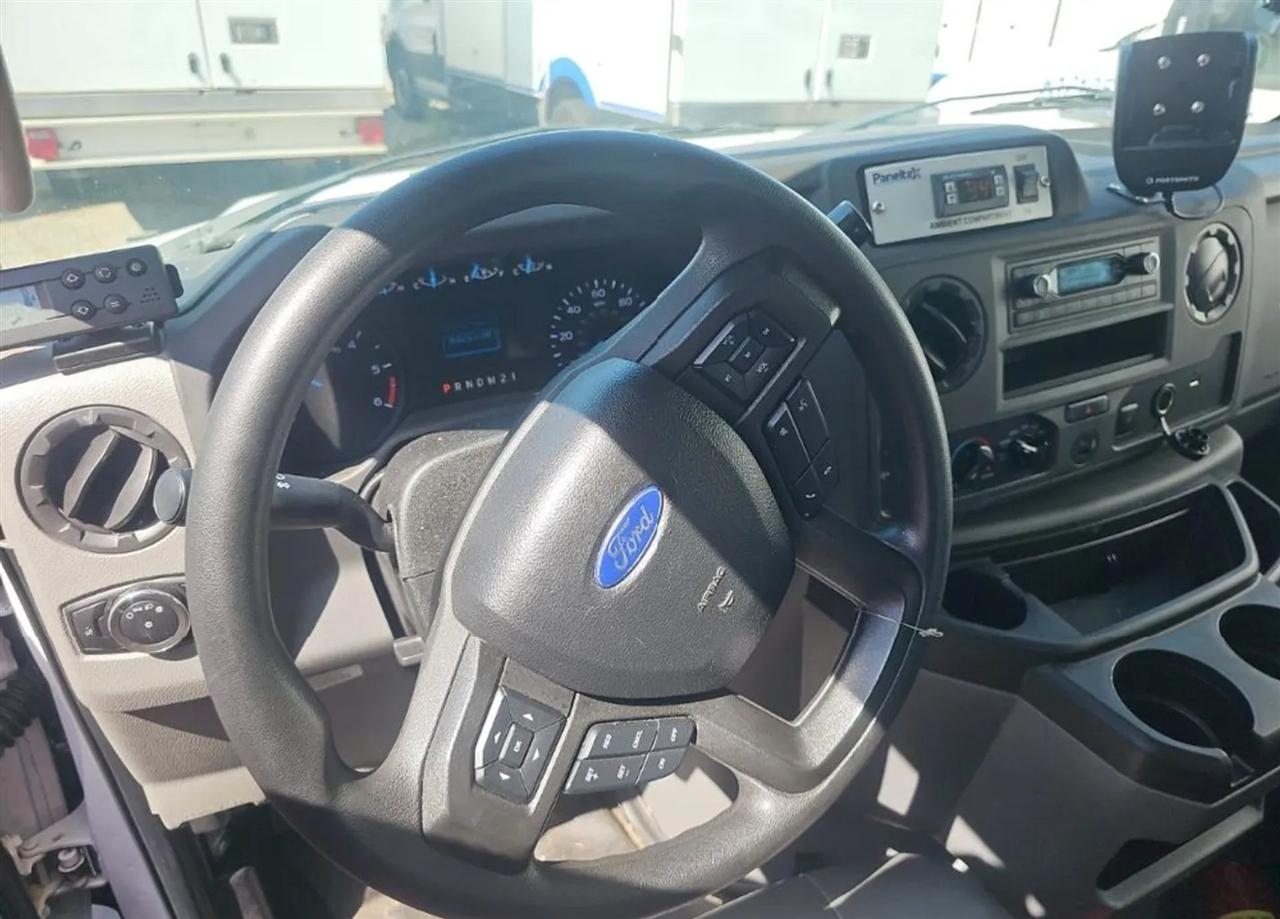 Ford Econoline E-350 Super Duty 2023