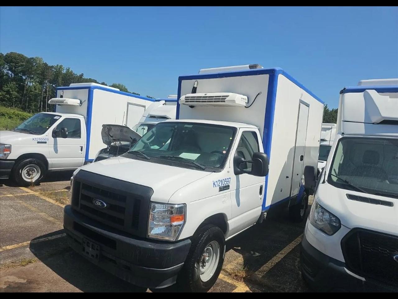 Ford Econoline E-350 Super Duty 2023