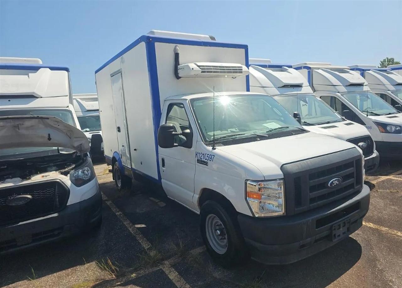 Ford Econoline E-350 Super Duty 2023