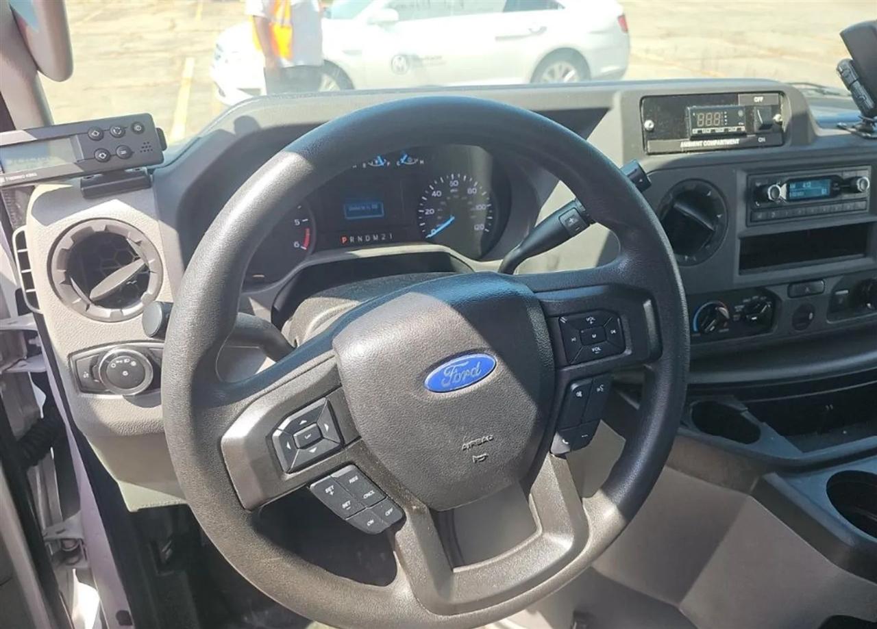 Ford Econoline E-350 Super Duty 2023