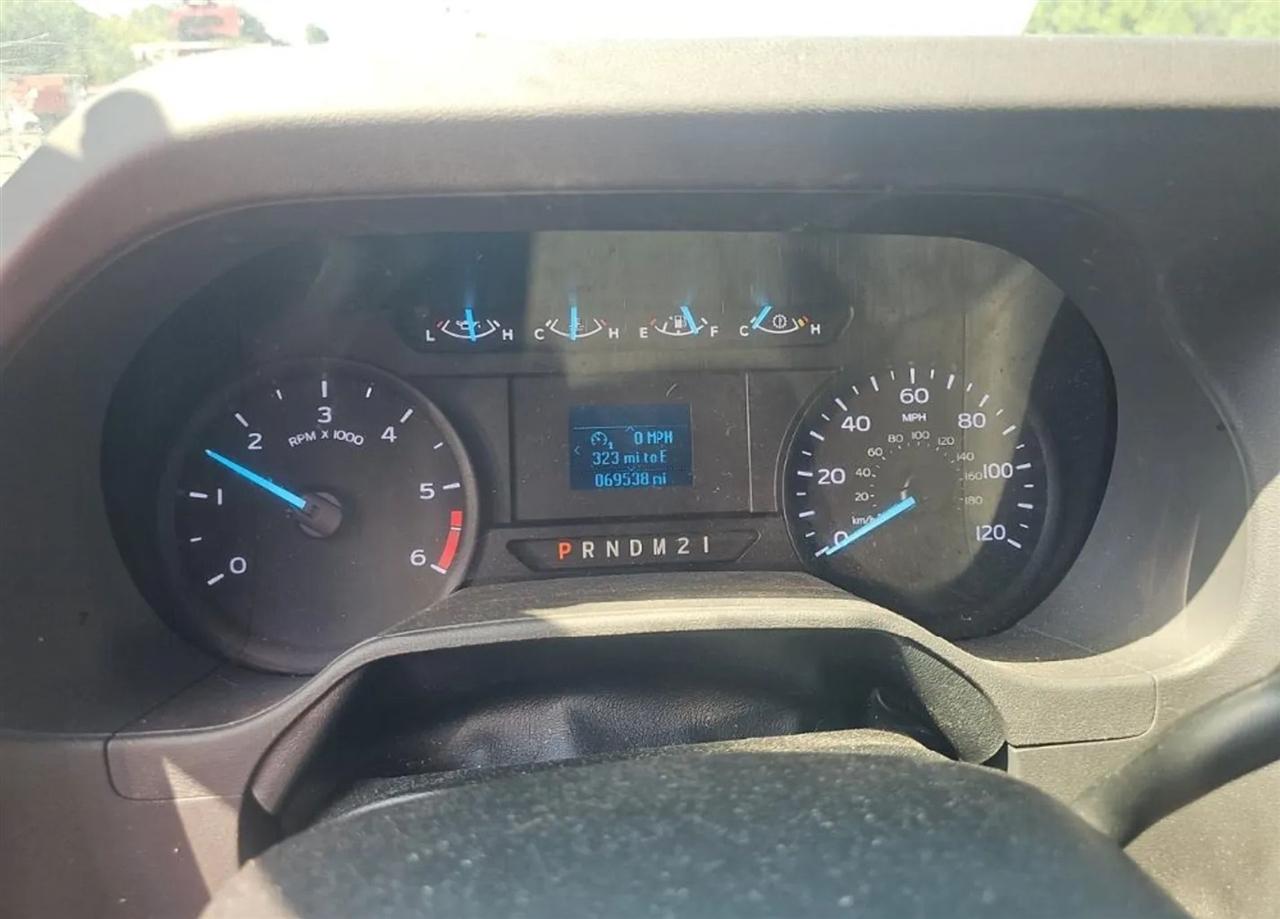 Ford Econoline E-350 Super Duty 2023