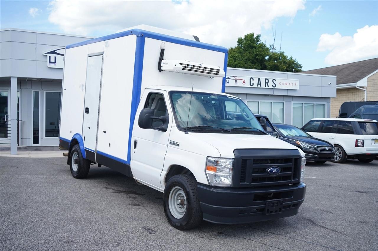 Ford Econoline E-350 Super Duty 2023