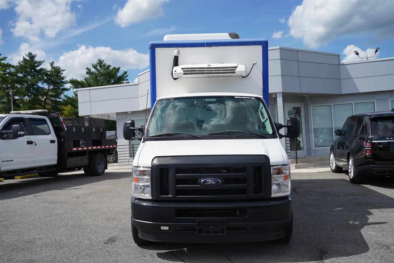 Ford Econoline E-350 Super Duty 2023