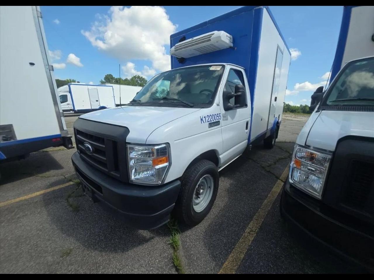 Ford Econoline E-350 Super Duty 2023