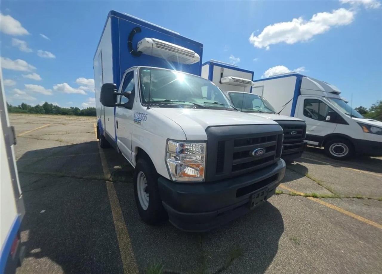 Ford Econoline E-350 Super Duty 2023