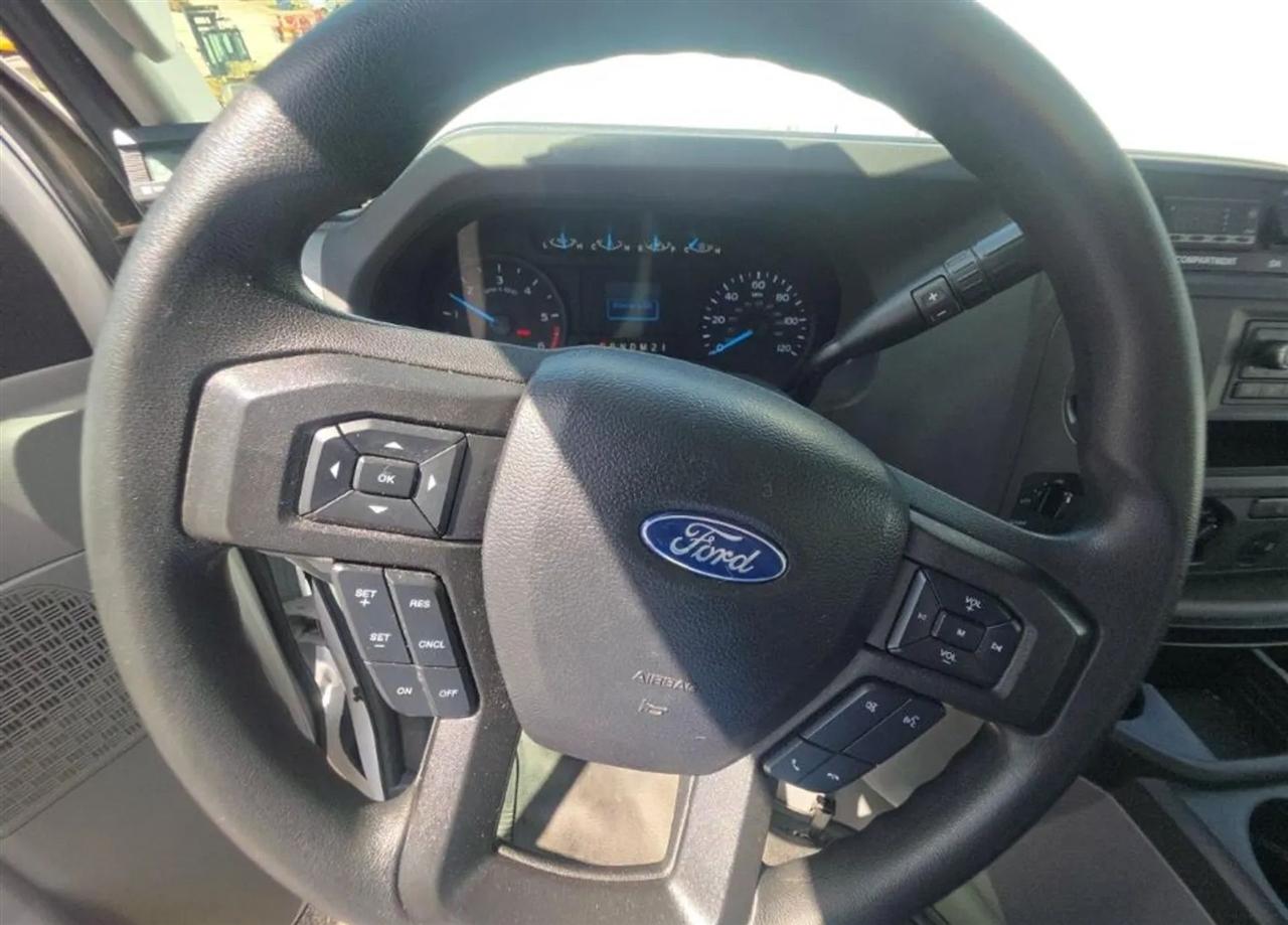 Ford Econoline E-350 Super Duty 2023