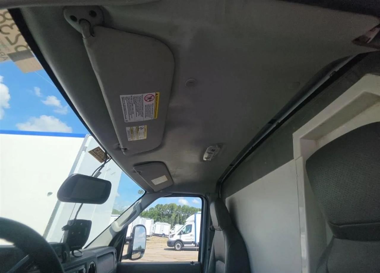 Ford Econoline E-350 Super Duty 2023