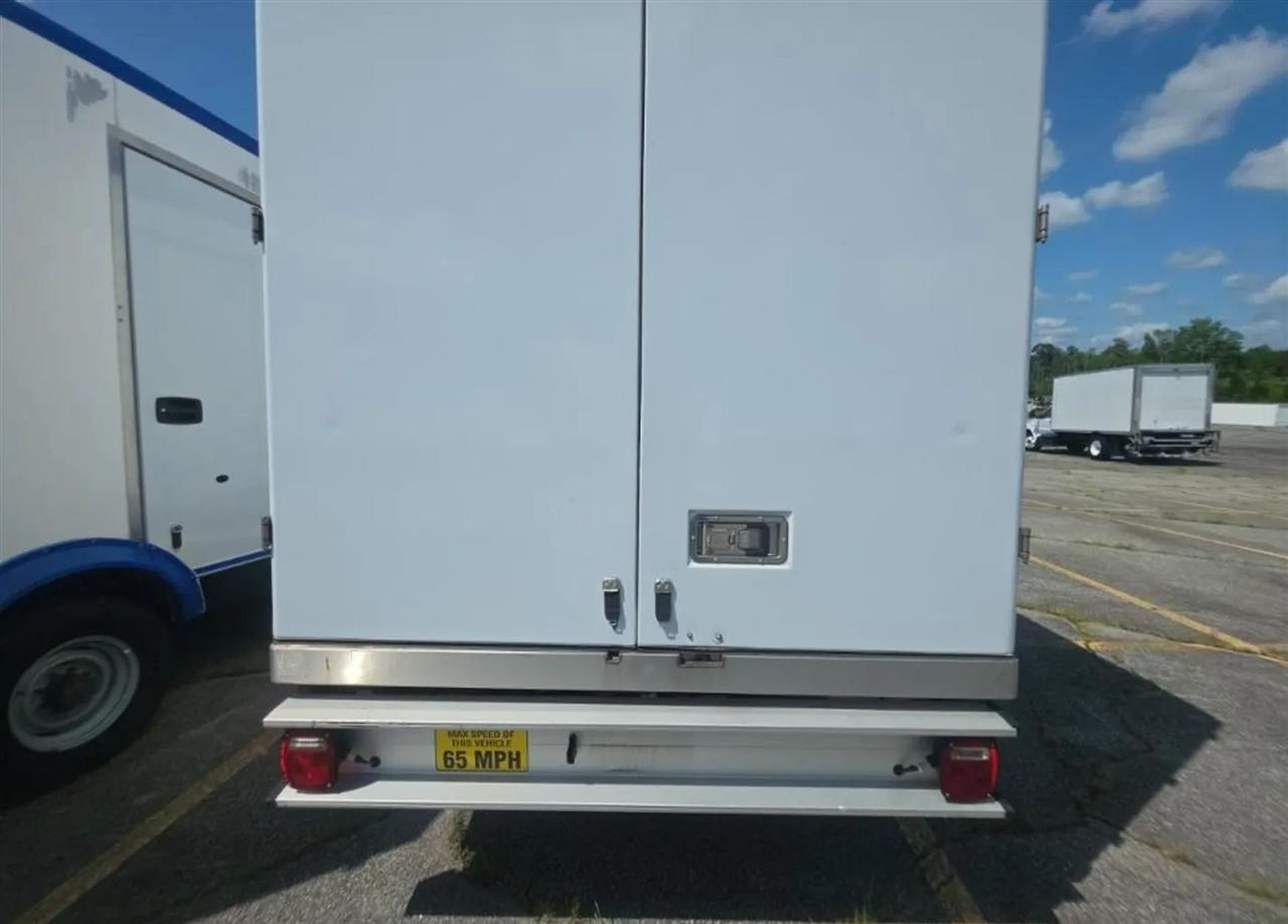 Ford Econoline E-350 Super Duty 2023