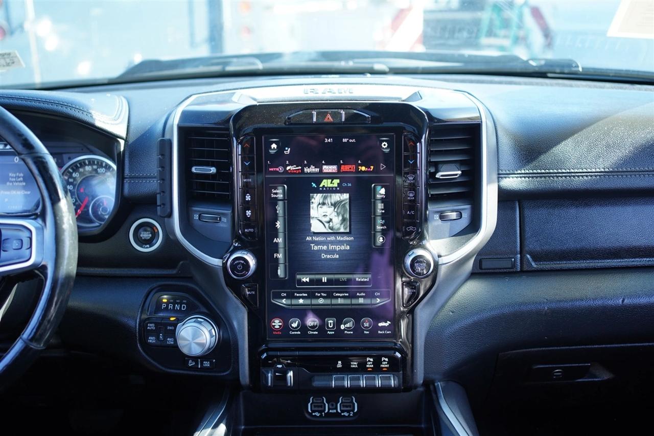 RAM 1500 Laramie Crew Cab SWB 4WD 2020
