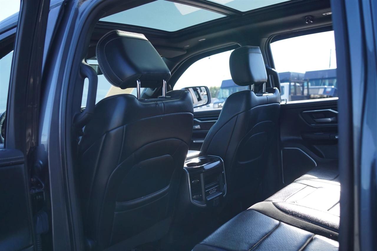 RAM 1500 Laramie Crew Cab SWB 4WD 2020