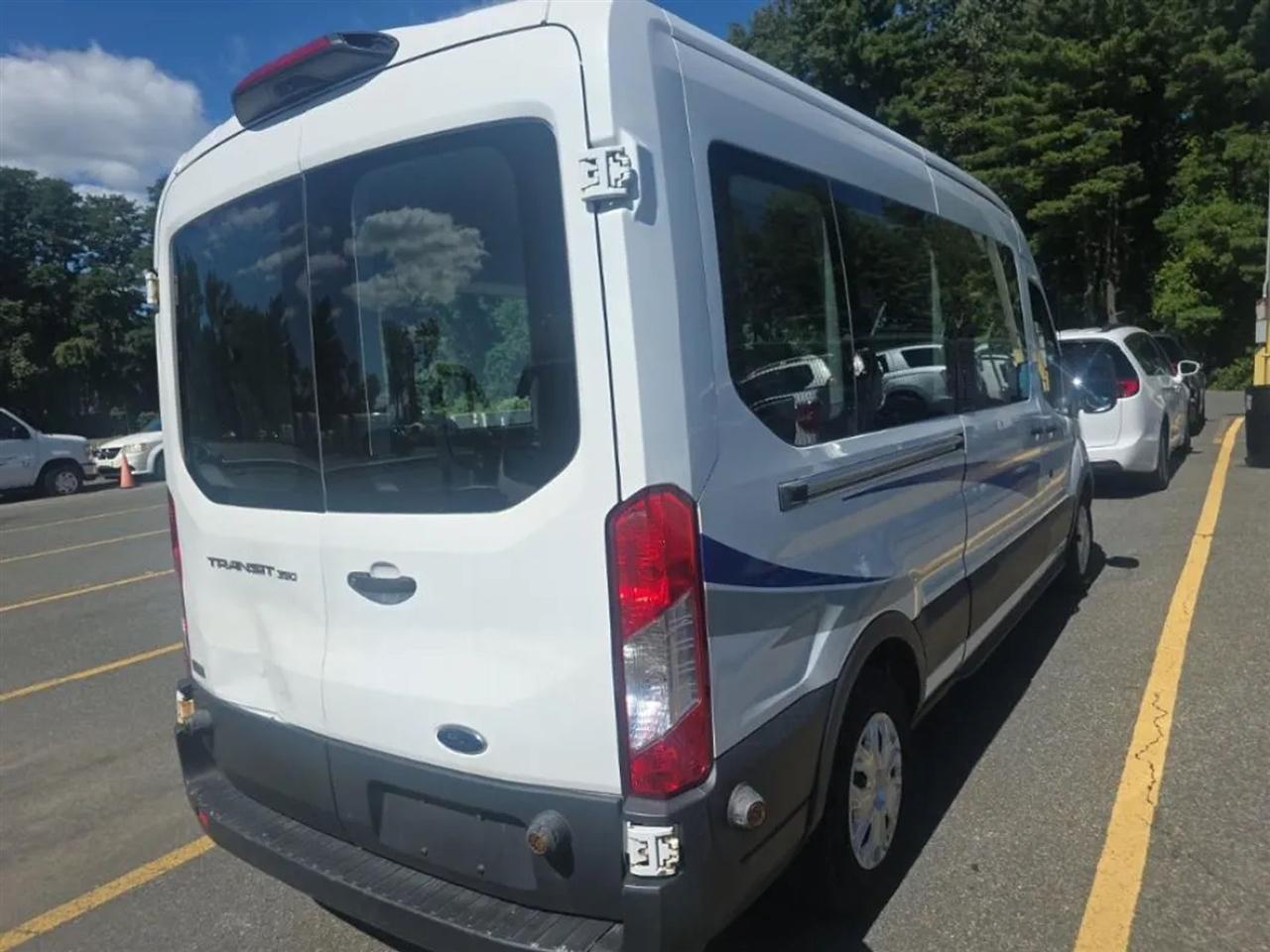 Ford Transit 350 Wagon Med. Roof XL w/Sliding Pass. 148-in. WB 2018