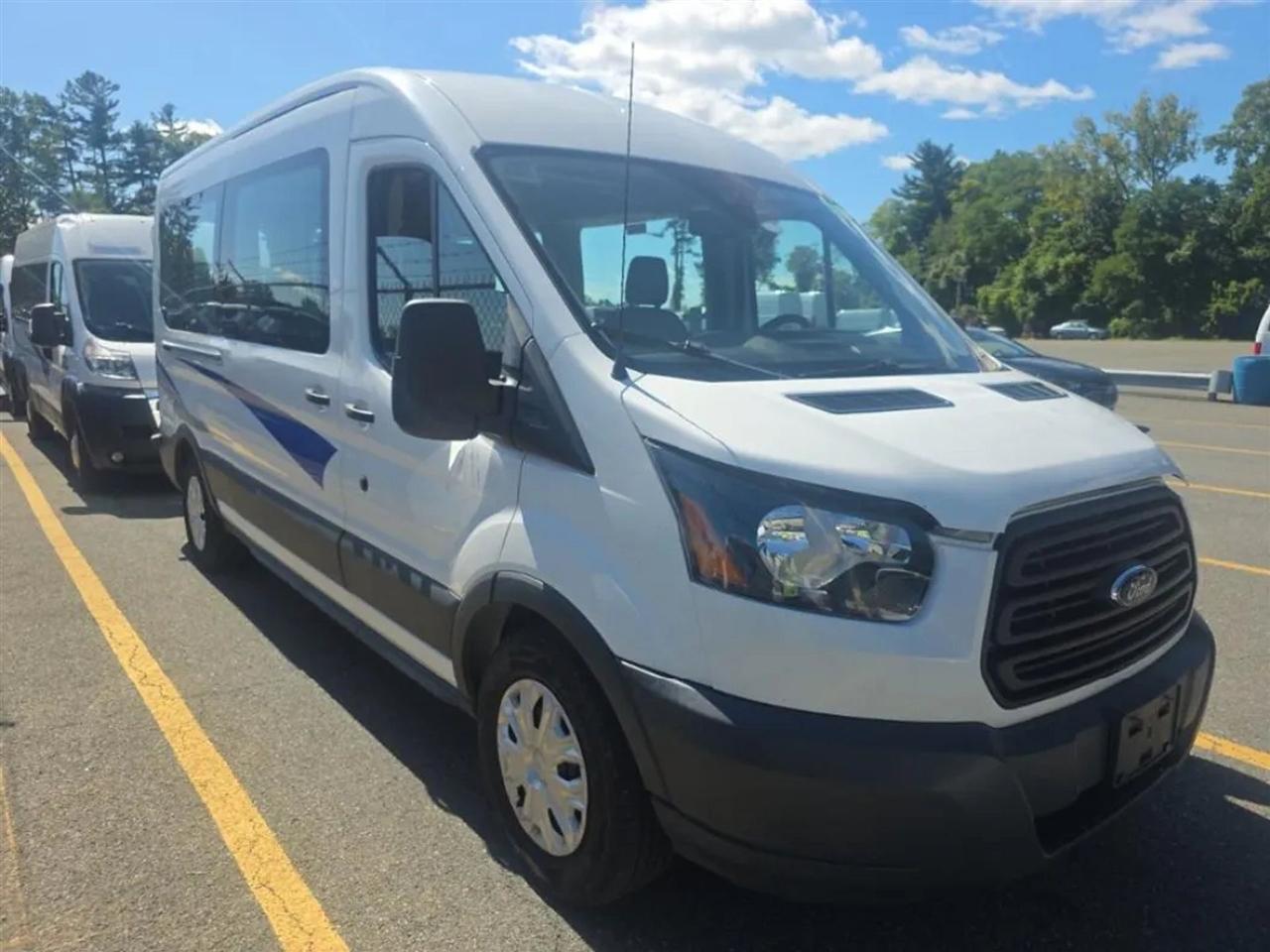 Ford Transit 350 Wagon Med. Roof XL w/Sliding Pass. 148-in. WB 2018