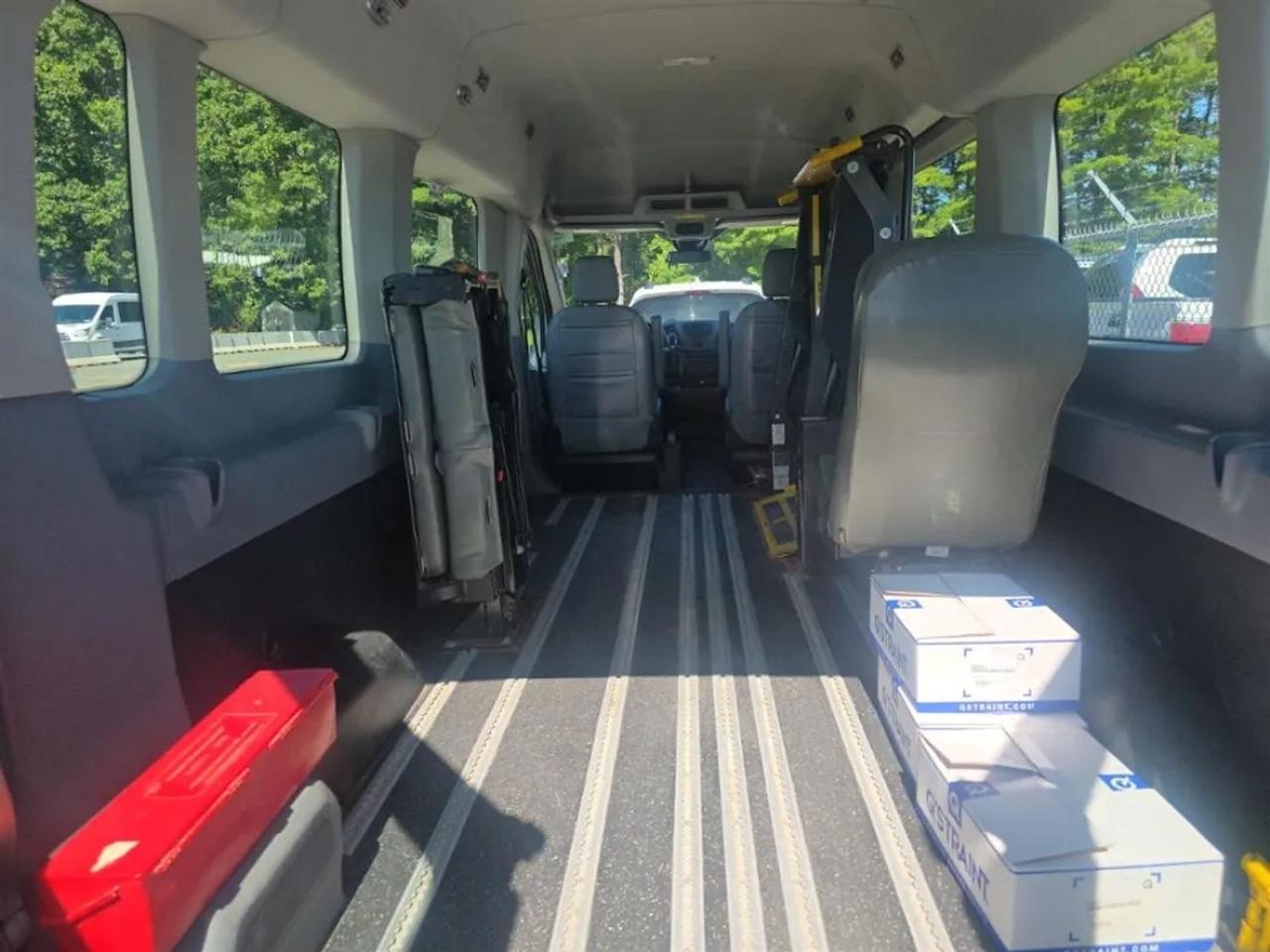 Ford Transit 350 Wagon Med. Roof XL w/Sliding Pass. 148-in. WB 2018