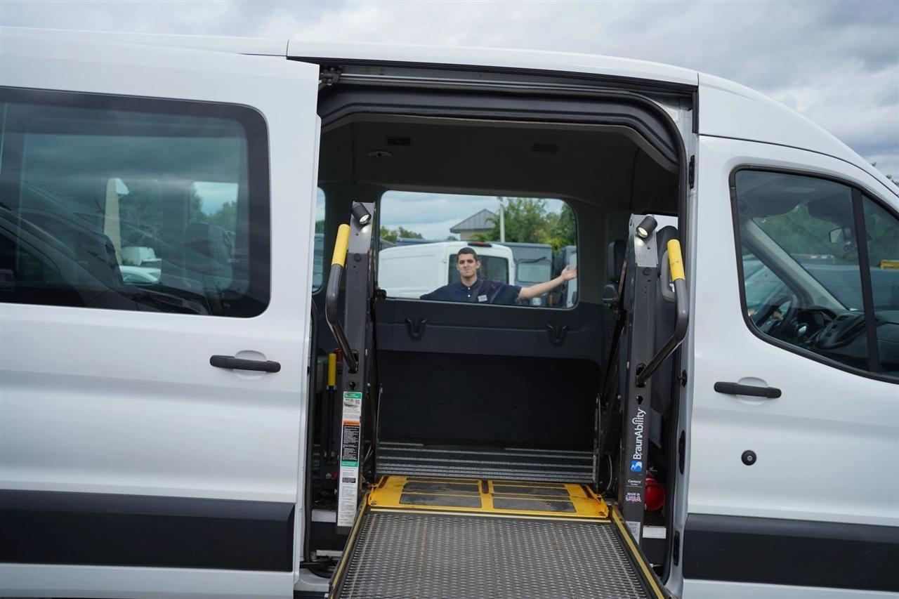 Ford Transit 350 Wagon Med. Roof XL w/Sliding Pass. 148-in. WB 2018