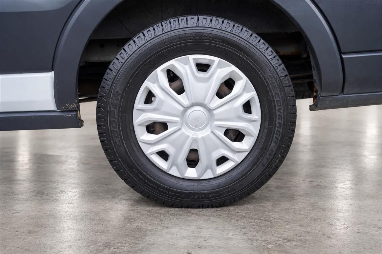 Ford Transit 350 Wagon Med. Roof XL w/Sliding Pass. 148-in. WB 2018