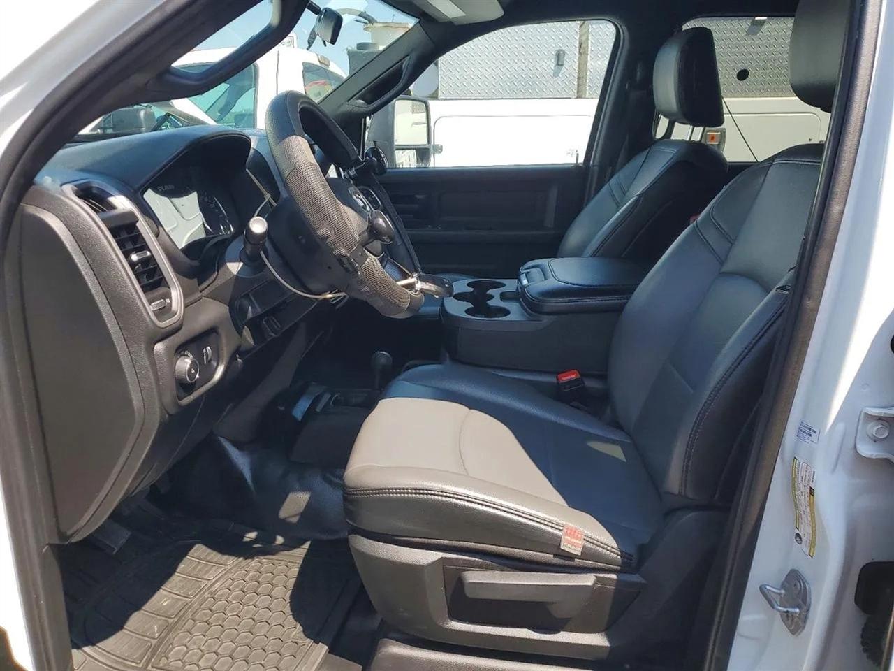 RAM 3500 Tradesman Crew Cab 4WD DRW 2024