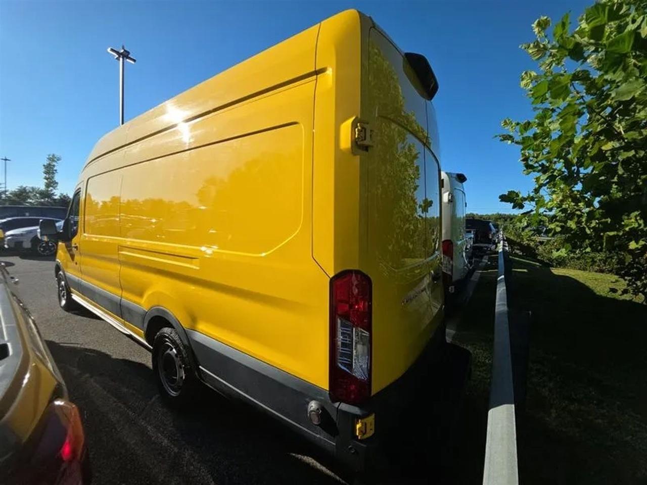 Ford Transit 250 Van High Roof w/Sliding Pass. 148-in. WB EL 2021
