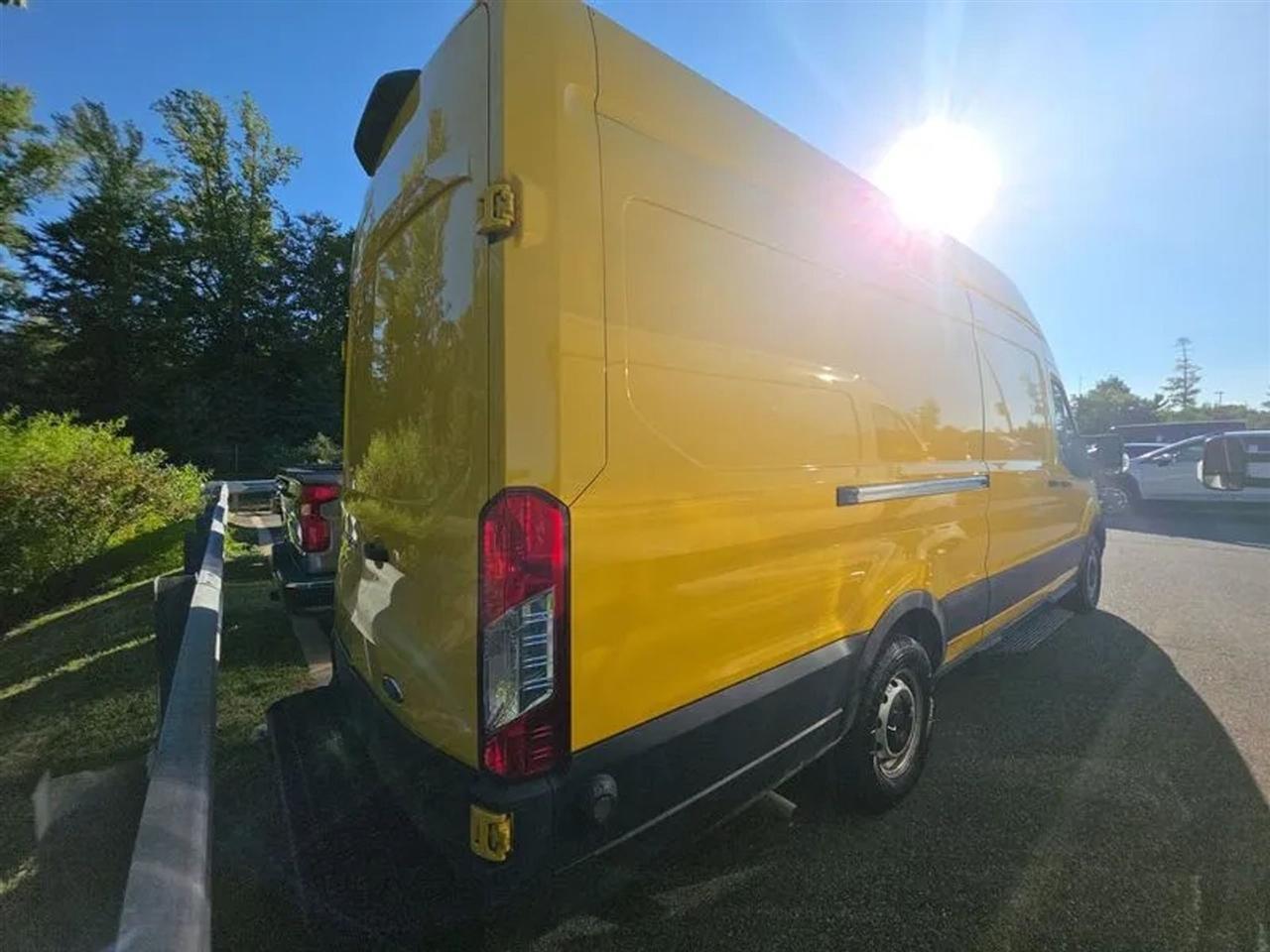 Ford Transit 250 Van High Roof w/Sliding Pass. 148-in. WB EL 2021