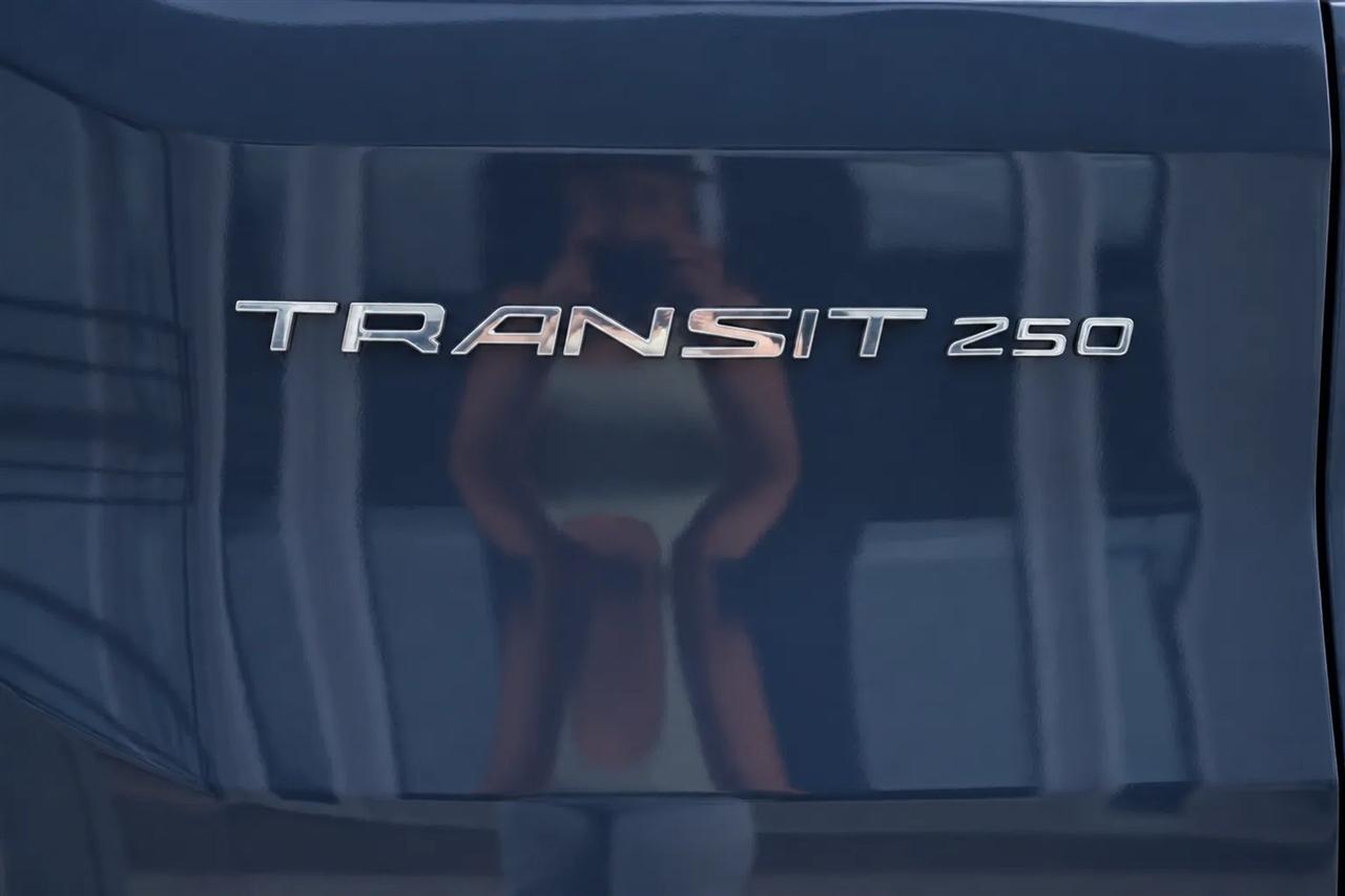 Ford Transit 250 Van High Roof w/Sliding Pass. 148-in. WB EL 2020