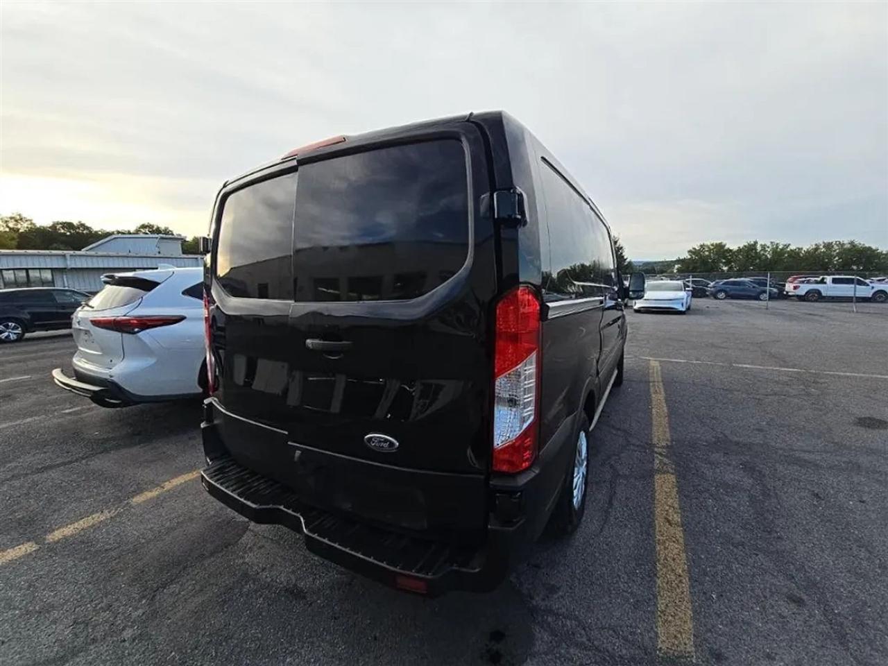 Ford Transit 150 Van Low Roof w/Sliding Pass. 130-in. WB 2019