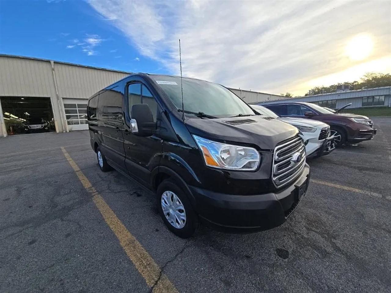 Ford Transit 150 Van Low Roof w/Sliding Pass. 130-in. WB 2019