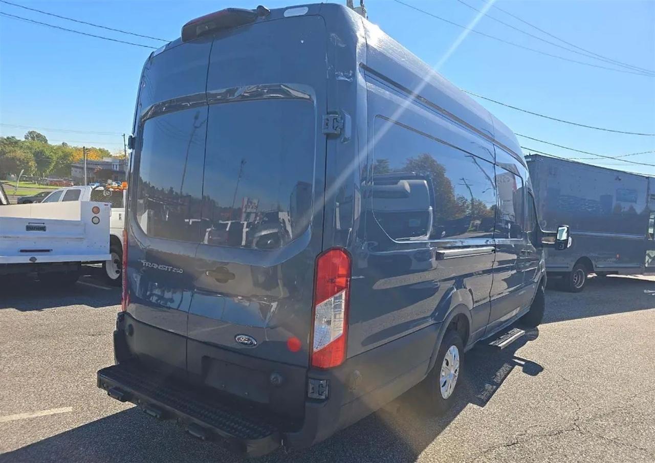 Ford Transit 250 Van High Roof w/Sliding Pass. 148-in. WB EL 2021