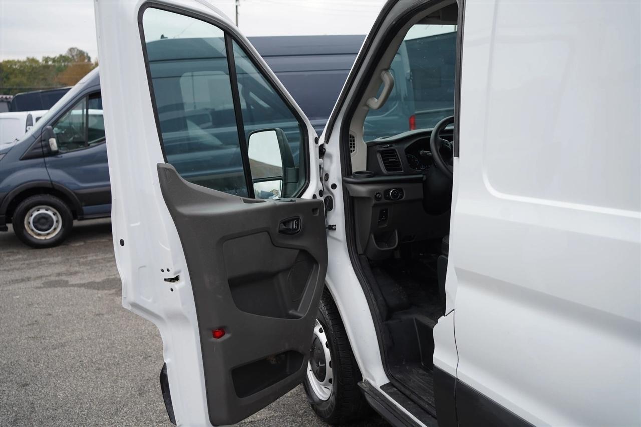 Ford Transit 250 Van High Roof w/Sliding Pass. 148-in. WB EL 2025
