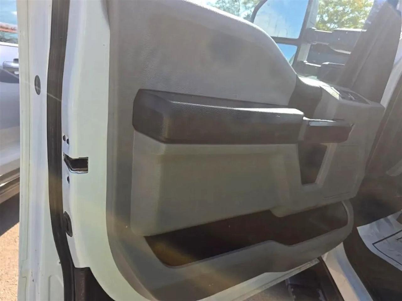 Ford F-350 SD XL SuperCab Long Bed DRW 4WD 2019