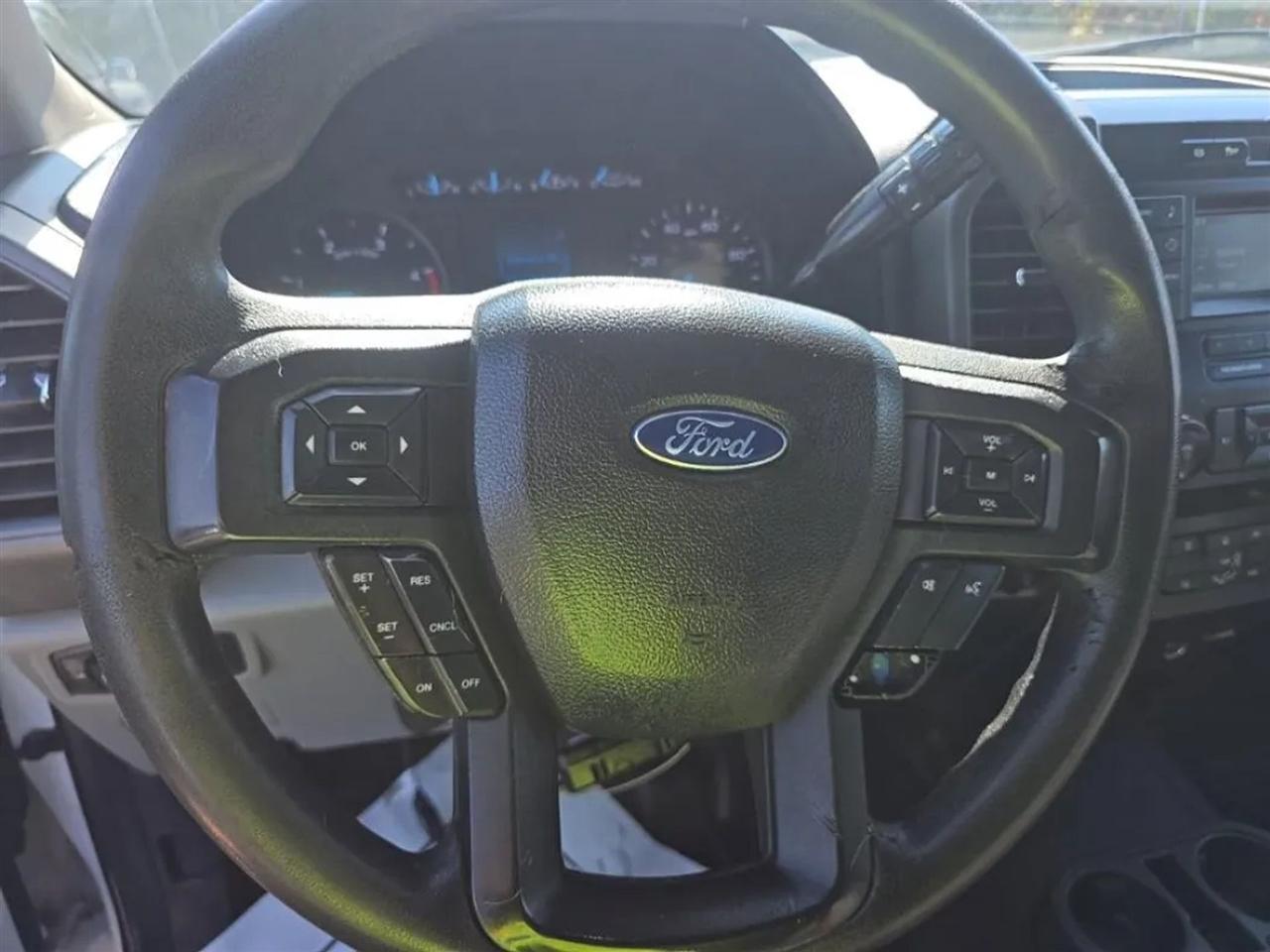 Ford F-350 SD XL SuperCab Long Bed DRW 4WD 2019