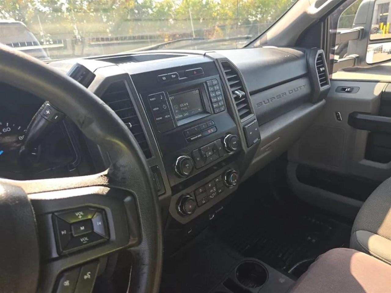 Ford F-350 SD XL SuperCab Long Bed DRW 4WD 2019
