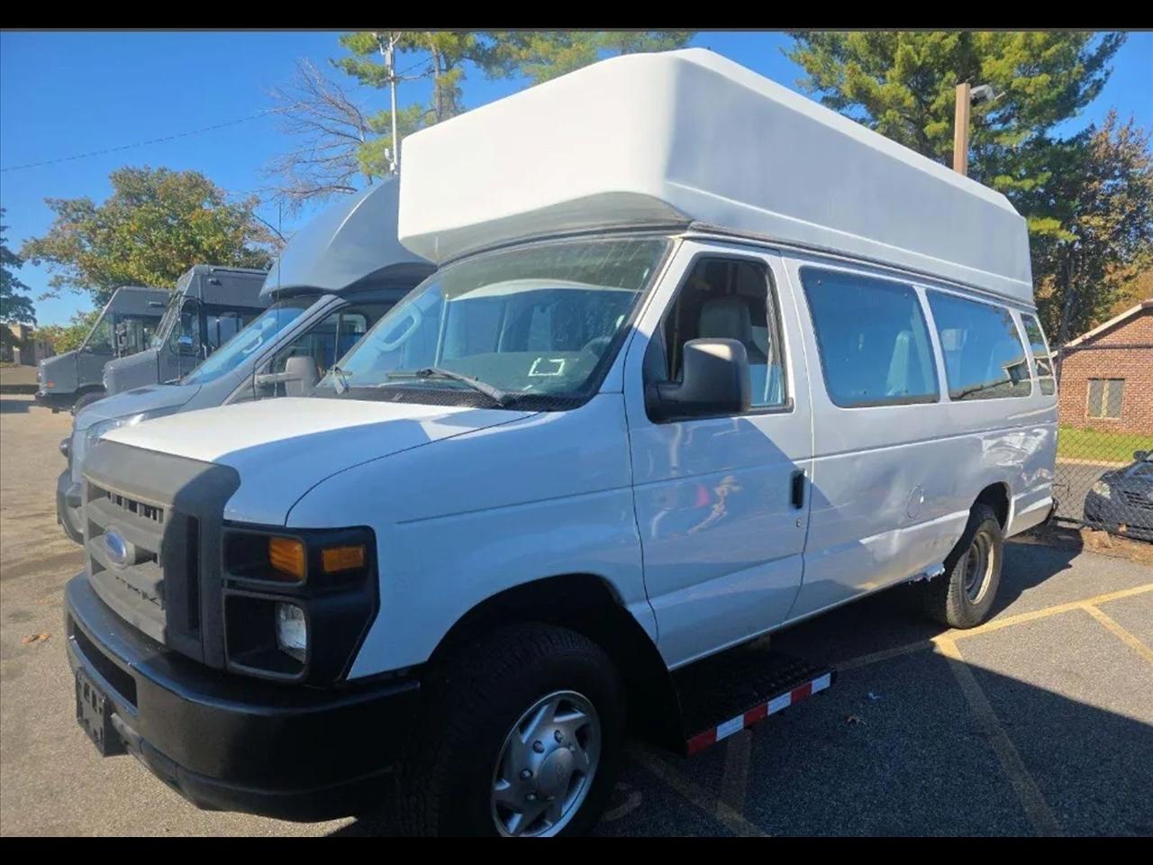 Ford Econoline E-350 Super Duty Extended 2012