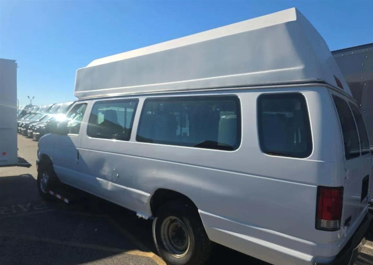 Ford Econoline E-350 Super Duty Extended 2012