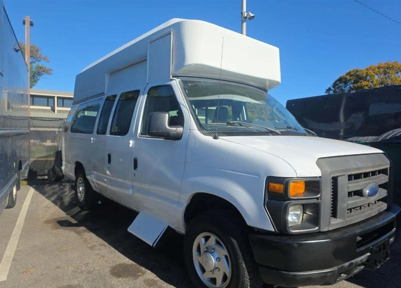 Ford Econoline E-350 Super Duty Extended 2012