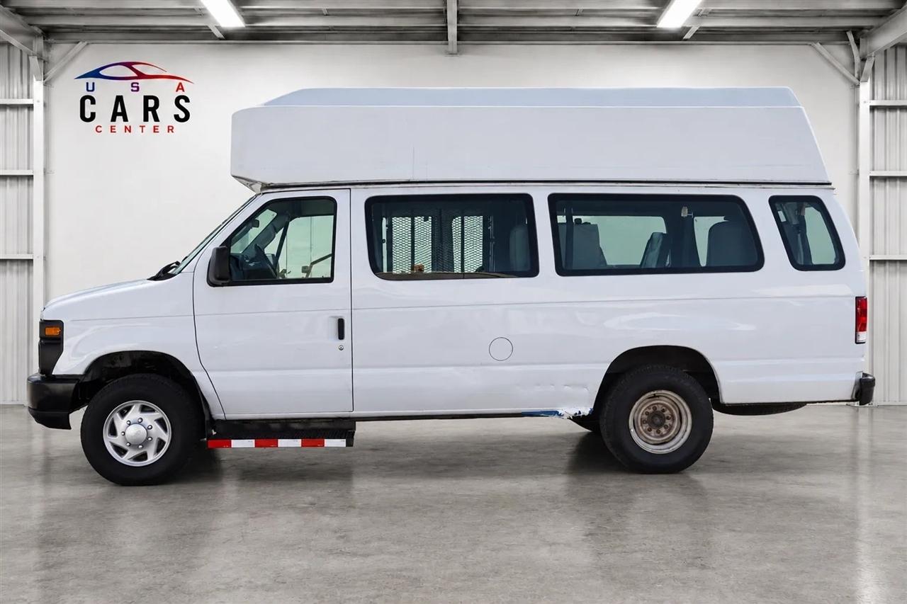 Ford Econoline E-350 Super Duty Extended 2012