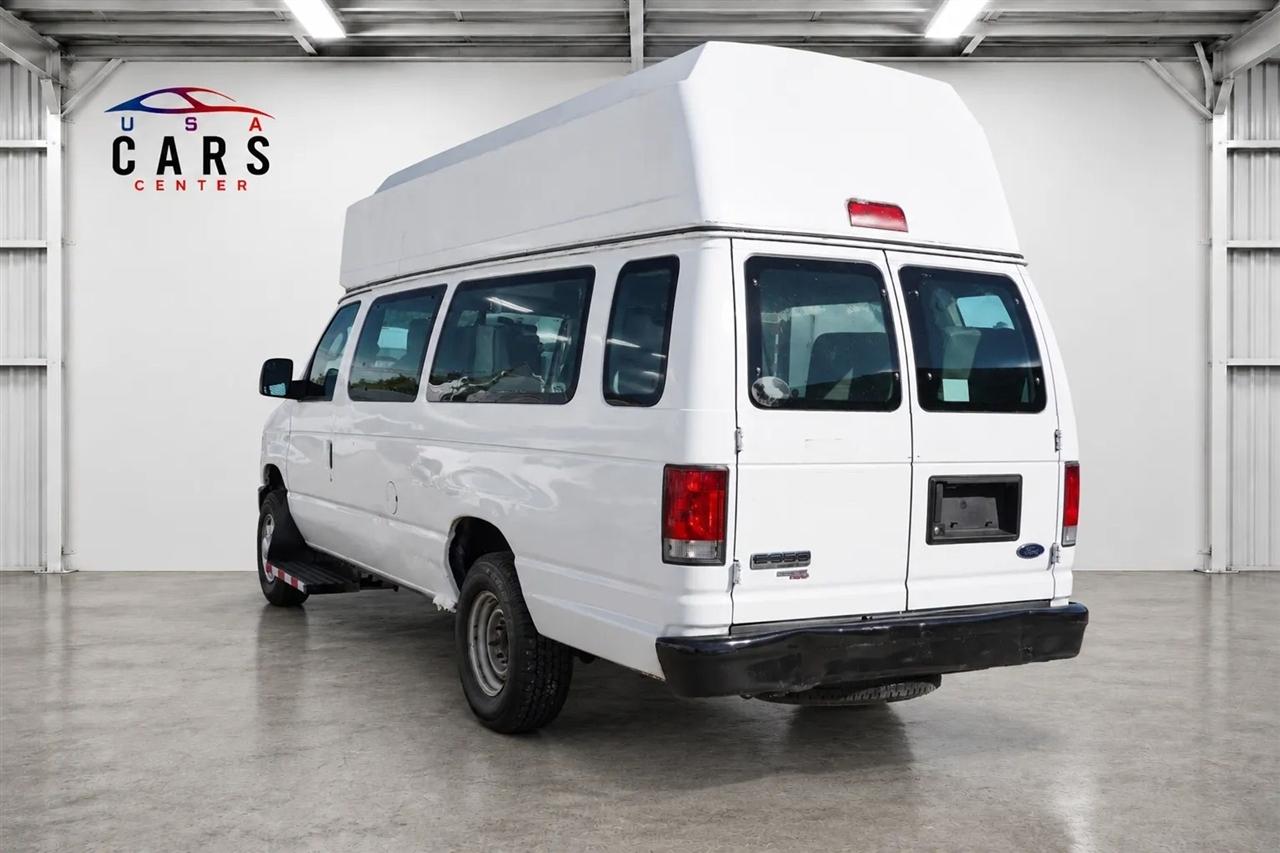 Ford Econoline E-350 Super Duty Extended 2012