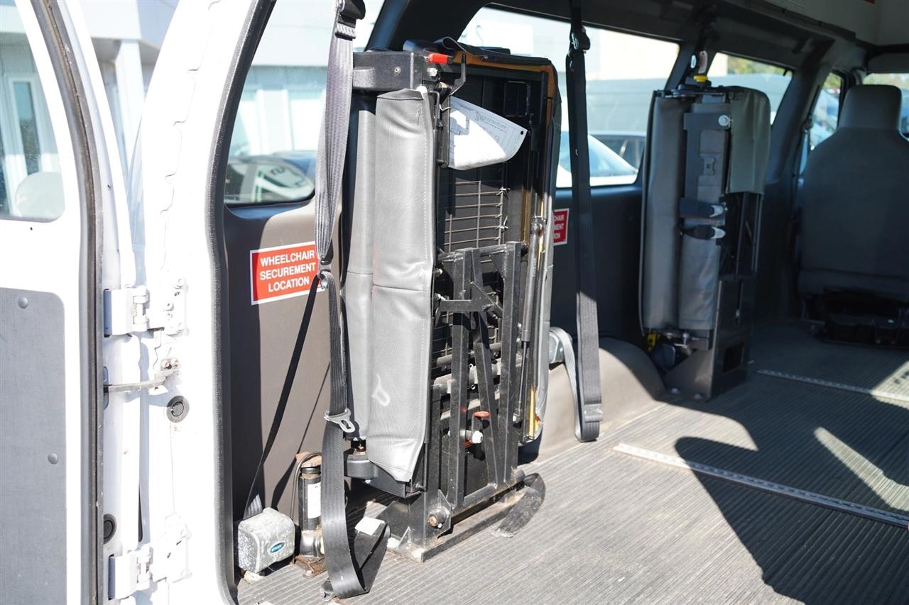 Ford Econoline E-350 Super Duty Extended 2012